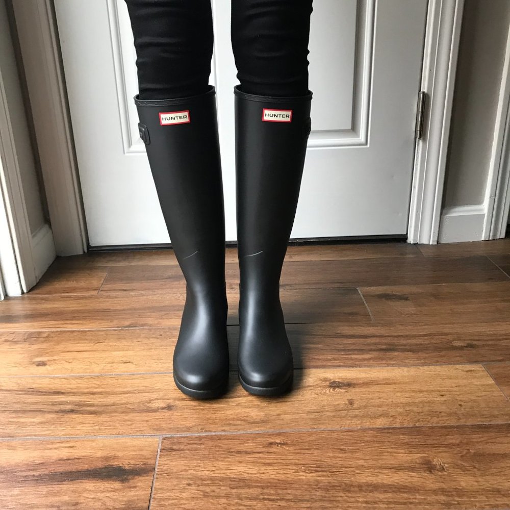 Hunter Black Refined Matte Rain Boots Size 8